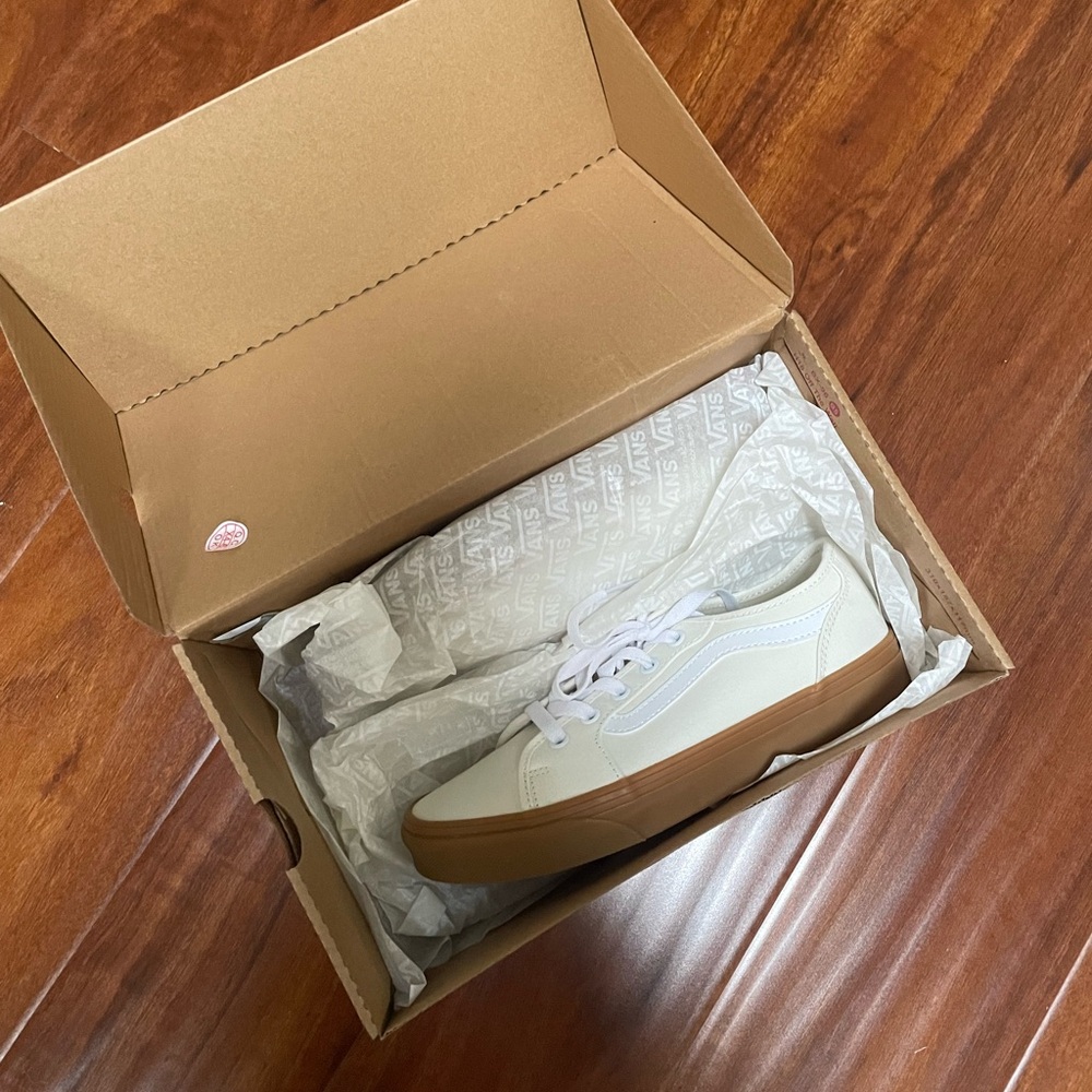 BRAND NEW - Vans Marshmallow Canvas Sneakers with Gum Sole - NWT - Picture 4 of 10